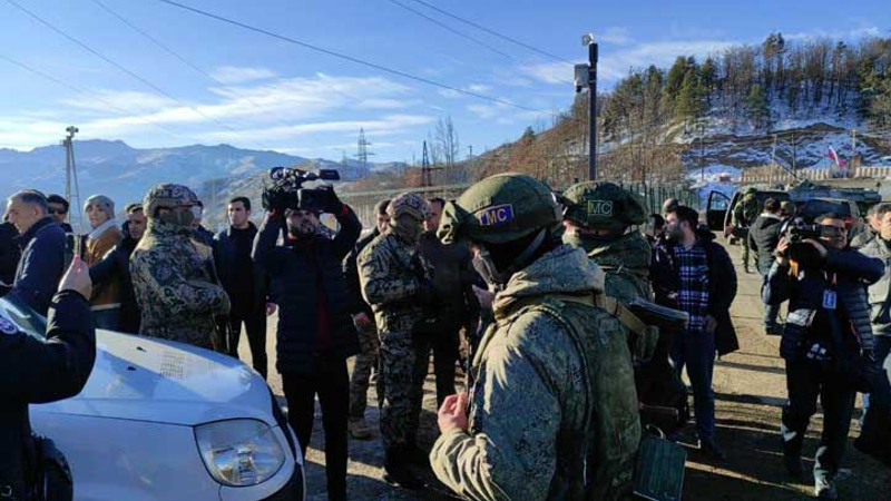 По состоянию на 11:00 Азербайджан продолжает удерживать закрытой единственную дорогу, соединяющую Арцах с Арменией