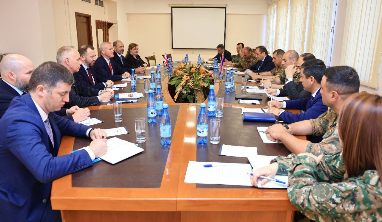 ՊՆ վարչական համալիրում տեղի են ունեցել Հայաստան-Միացյալ Թագավորություն պաշտպանական հերթական խորհրդակցությունները