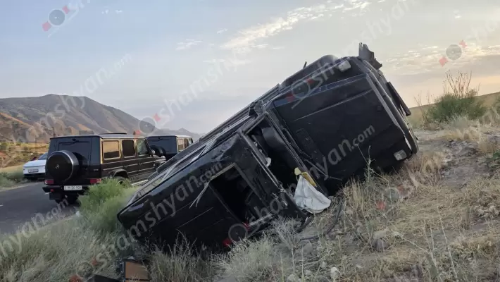 Կոտայքի մարզում բախվել են «Mercedes G»-ն ու «Nissan X-Trail»-ը. վերջինները հայտնվել են երթևեկելի գոտուց դուրս, «Mercedes»-ը կողաշրջվել է. կան վիրավորներ
