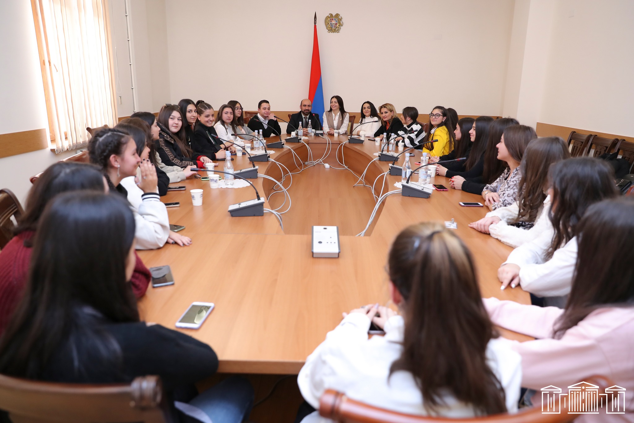 ԱԺ պատգամավորները հանդիպել են «Հայաստանում եվրոպական քոլեջ» հիմնադրամի առաջին կուրսի ուսանողներին