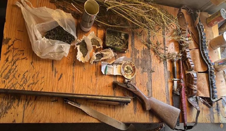 Քրեական հետախույզները 53-ամյա աշտարակցու տանը զենք-զինամթերք և թմրամիջոց են հայտնաբերել