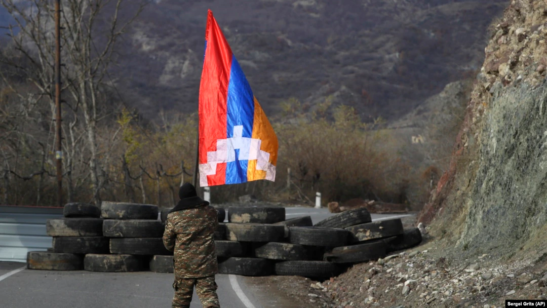 Ադրբեջանի ԶՈՒ-ն քիչ առաջ 3 հատ ական է արձակվել Խնապատ գյուղի ուղղությամբ․ ԱՀ ՆԳՆ