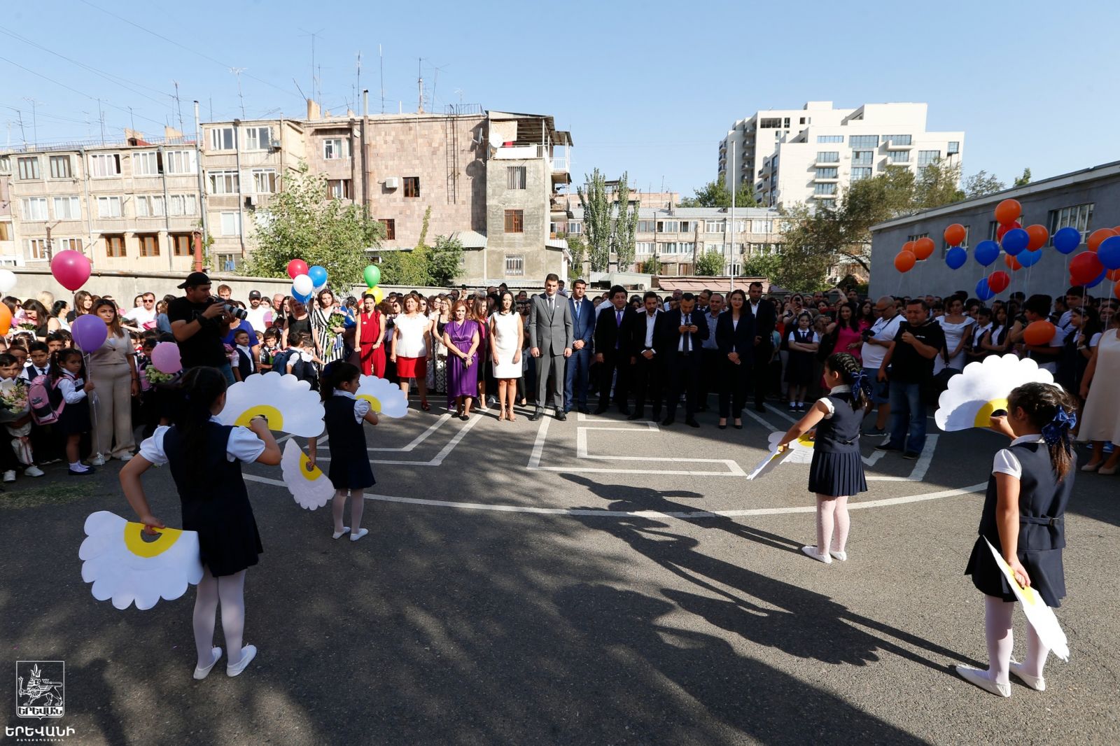 Երևանում համայնքային կրթօջախներն իրենց դռներն են բացել շուրջ 12 հազար առաջին դասարանցիների առջև