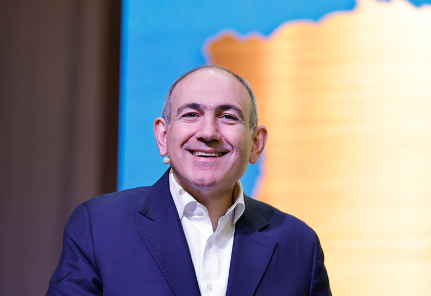 Ինչու՞ էիք փորձում լռեցնել Արտաշատի ղեկավարին, նախկին ոստիկանապետ Արամ Հովհաննիսյանի թալա՞նն էիք թաքցնում. Հարց՝ Փաշինյանին