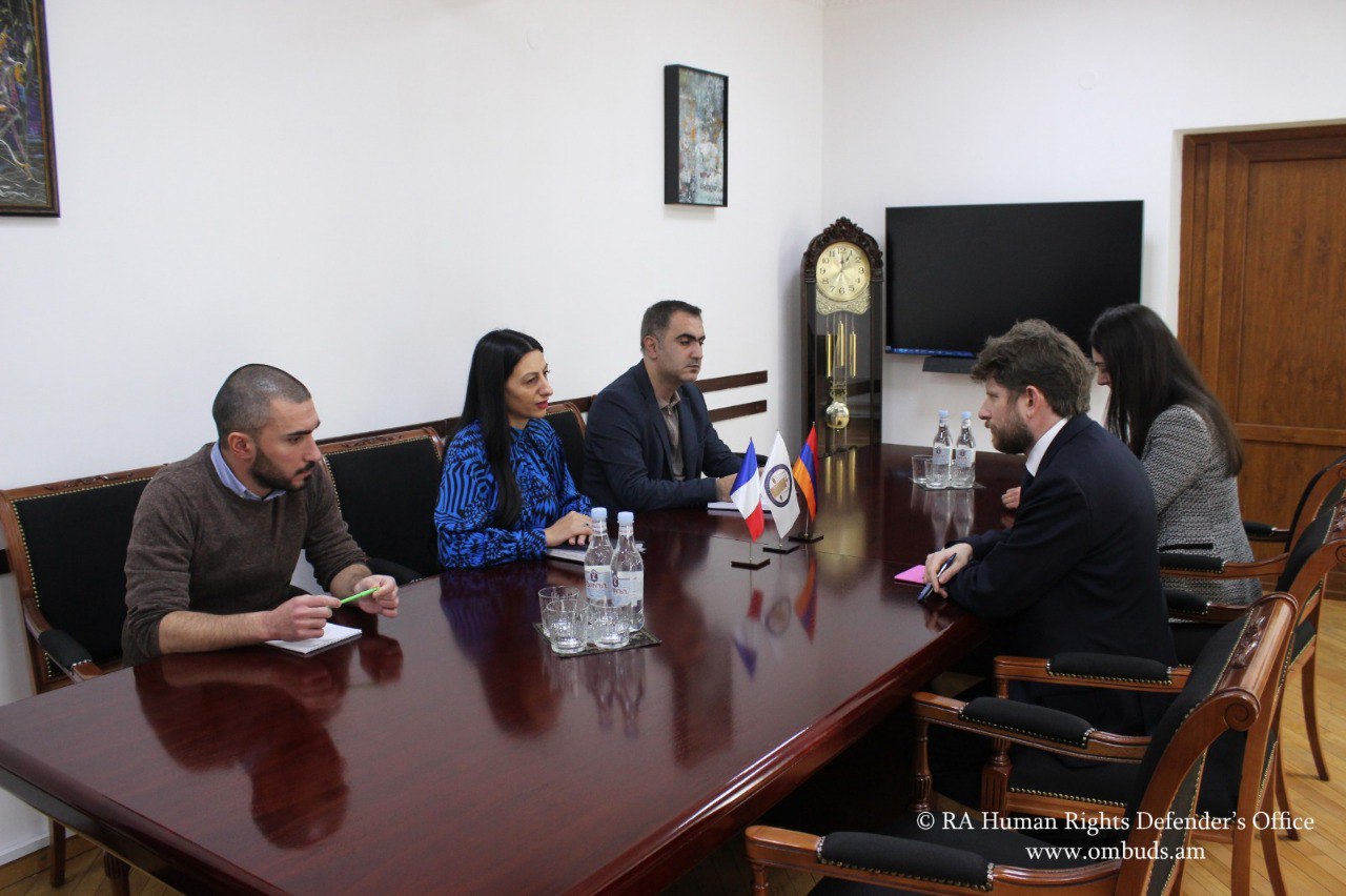 Омбудсмен Армении представила послу Франции вопросы, связанные с защитой прав арцахцев