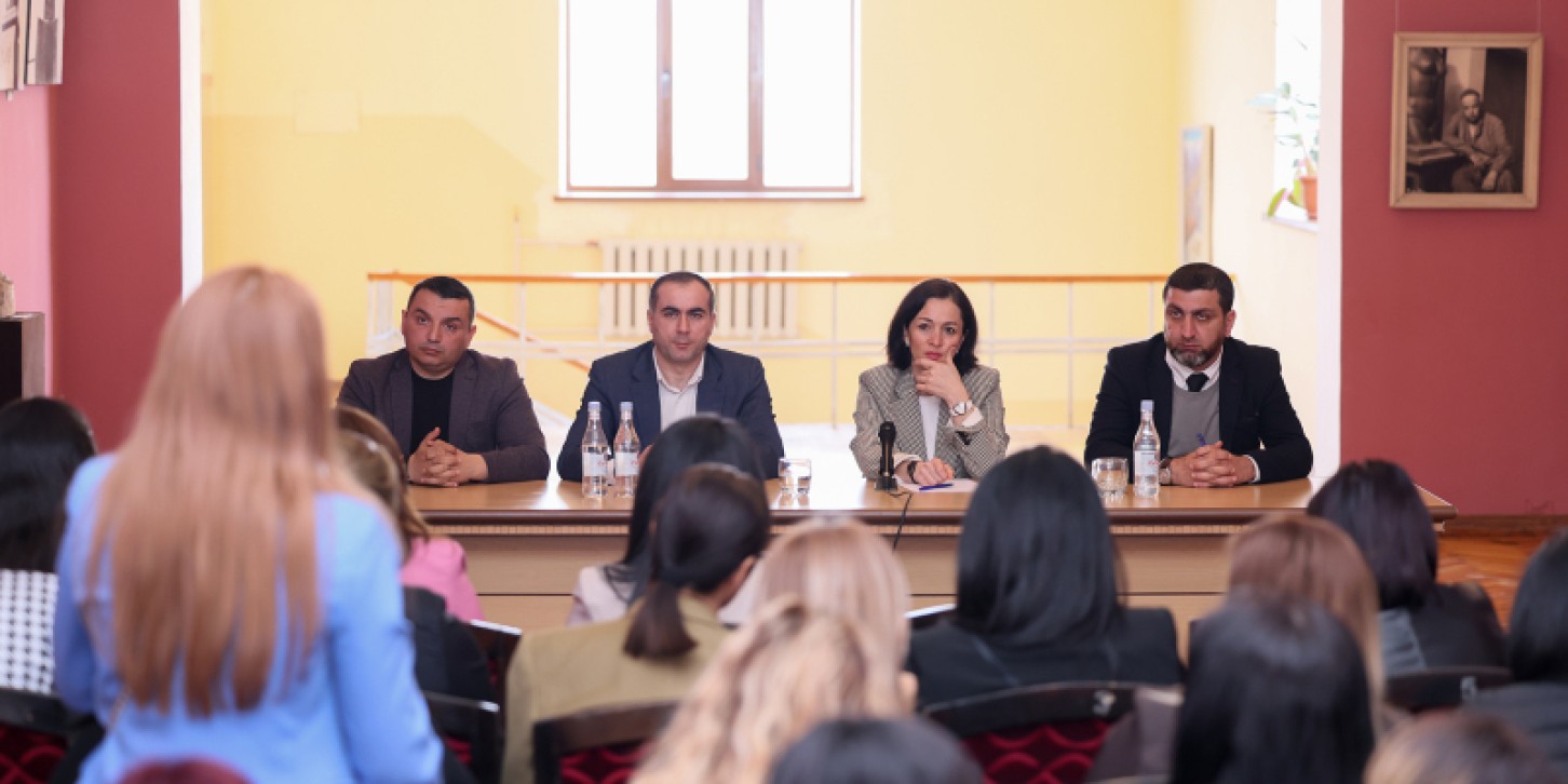 Ժաննա Անդրեասյանը հանդիպել է ծնողների հետ․ յուրաքանչյուրի կարծիքը կարևոր է․ ԿԳՄՍՆ