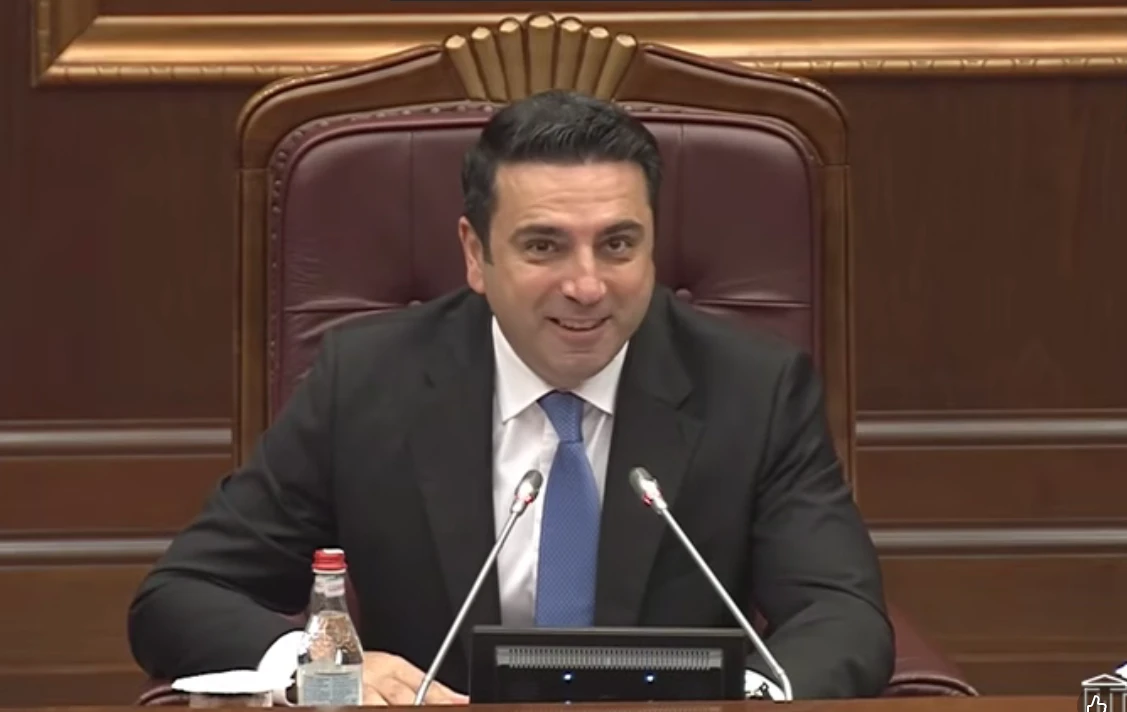 Այսօր հայրերի օրն է. պարզ է մեզ ոչ ոք ծաղիկ և նվեր չի տալու. Ալեն Սիմոնյանի տրամադրությունն այսօր լավ է