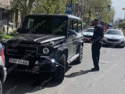Երևանում բախվել են «Mercedes G 63»-ն ու «Hyundai Elantra»-ն․ «յաշիկ»-ի վարորդը ավտոմեքենան վարելու իրավունք չի ունեցել