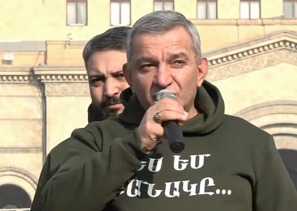 «Հանրային ձայն» կուսակցության նախագահ Արտակ Գալստյանը խոշտանգվել է․ Ուրիխանյան 