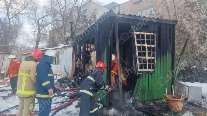 Խոշոր հրդեհ Երևանում․ Էրեբունիում գործող կիրակնօրյա հոգևոր դասերի փայտե տնակ-լսարանում առաջացած կրակի հետևանքով այն ամբողջովին վերածվել է մոխրակույտի