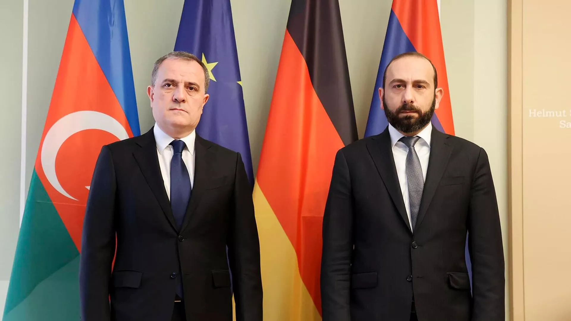 Շփումներն Ալմաթիում ընթանում են եռակողմ պայմանավորվածությունների հունով. Զախարովա