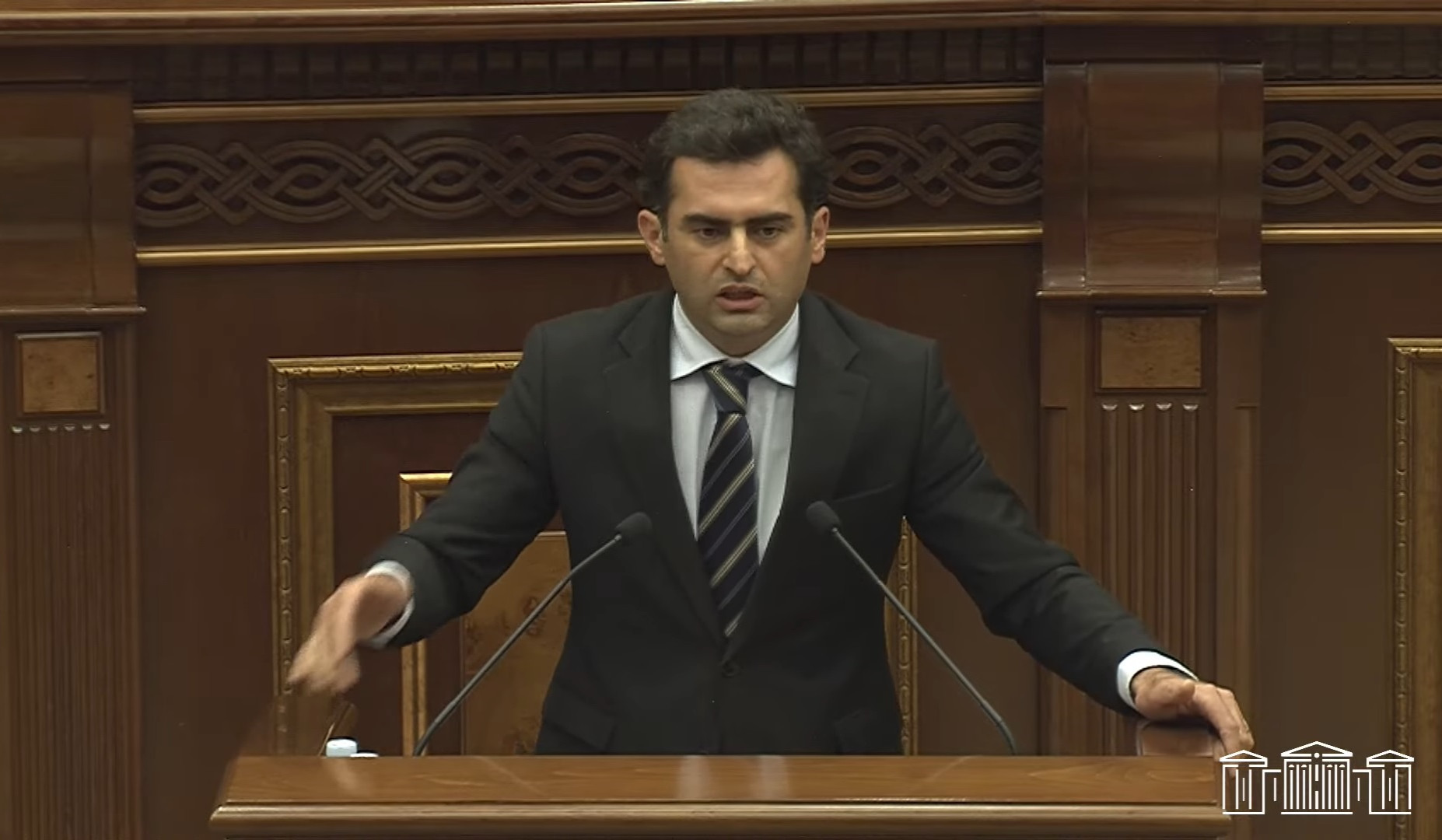 Դուք բանակի ողնաշարն էիք կոտրում այդ օրերին. Արշակյանը՝ մարտի 1-ին Սեյրան Օհանյանի դերակատարության մասին