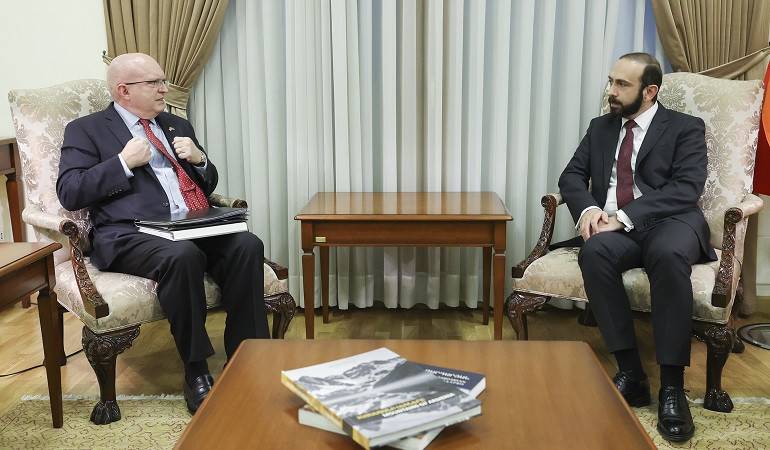 Мирзоян и Рикер обменялись мнениями об обеспечении прав и гарантий безопасности армян Нагорного Карабаха