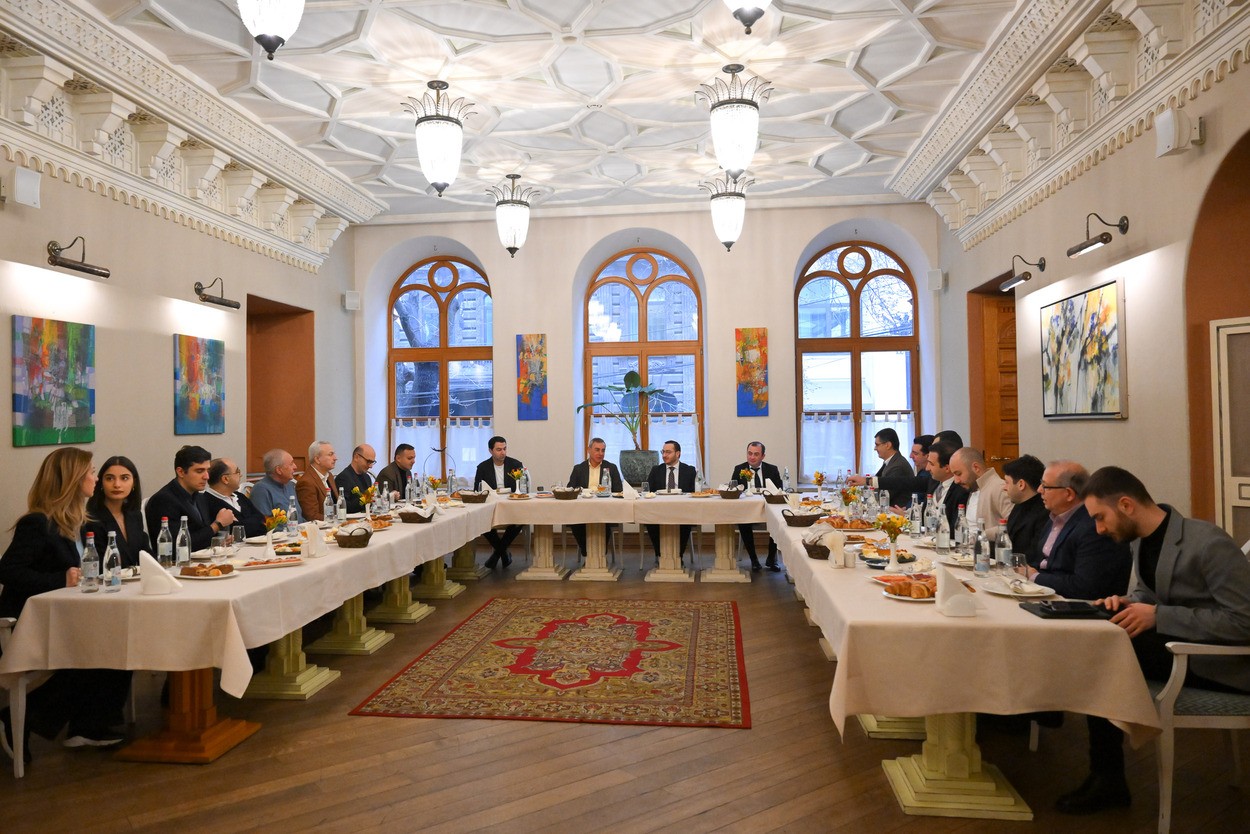 Տեխնոլոգիական համայնքի հետ սերտ համագործակցությունը շարունակվում է. Հայրապետյանը նախաճաշ-հանդիպում է ունեցել ՏՀՏ գործատուների միության հետ