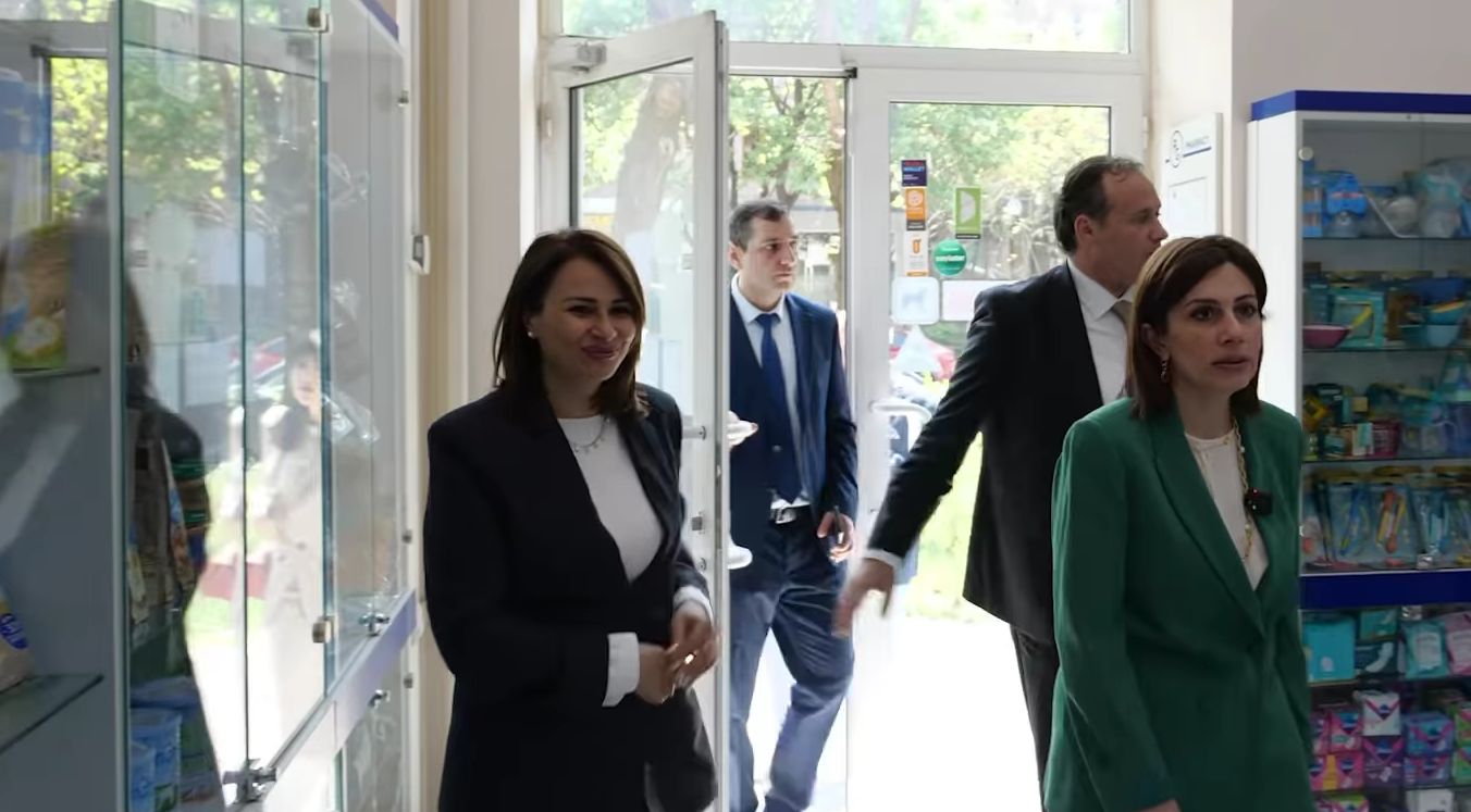Ավանեսյանն այցելել է պոլիկլինիկաներ և դեղատներ` տեղում լսելու քաղաքացիների դիտարկումները դեղերի փոխհատուցման պիլոտային ծրագրի մասին