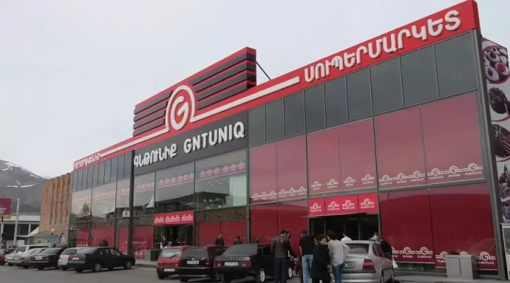 Ապարանի «Գնթունիք»-ի աշխատակիցների անձնական հարցի շուրջ ծագած վիճաբանությունը կեսգիշերին շարունակվել է. դանակահարված երիտասարդ է տեղափոխվել հիվանդանոց