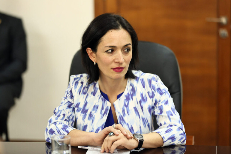 Կրթական համակարգը պետք է սովորի առնչվել արհեստական բանականության հետ. նախարար