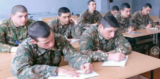 Կապի ստորաբաժանումների զինծառայողների հետ անցկացվել են տեսական պարապմունքներ