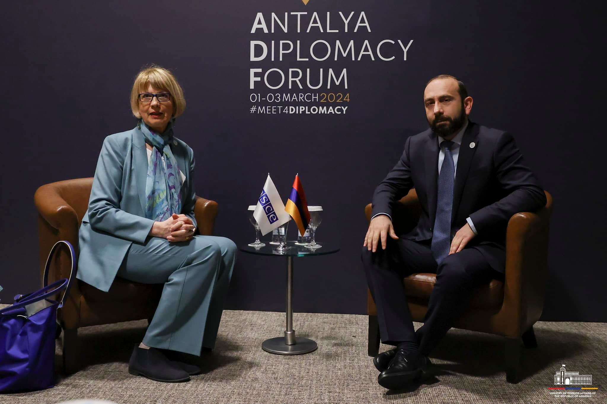 Արարատ Միրզոյանը Հելգա Շմիդի հետ հանդիպմանը ընդգծել է Ադրբեջանի կողմից հստակ հանձնառության ցուցաբերման և հռչակված սկզբունքներին հավատարմության կարևորությունը