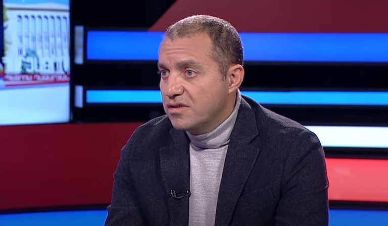 Քերոբյանն ու Հովհաննիսյանը դատարանում էին. տուժողը 12 մլն դրամ բռնագանձնելու պահանջ է ներկայացրել