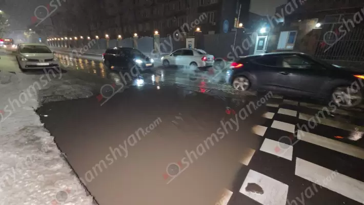 ՀՀ ՊՆ կարևորագույն կառույցներից մեկում կեղտաջրերը լցվել են այդ կառույց ու այնտեղից դուրս գալով՝ Բաբայան փողոցում ստեղծել կեղտաջրերի արհեստական լճակ