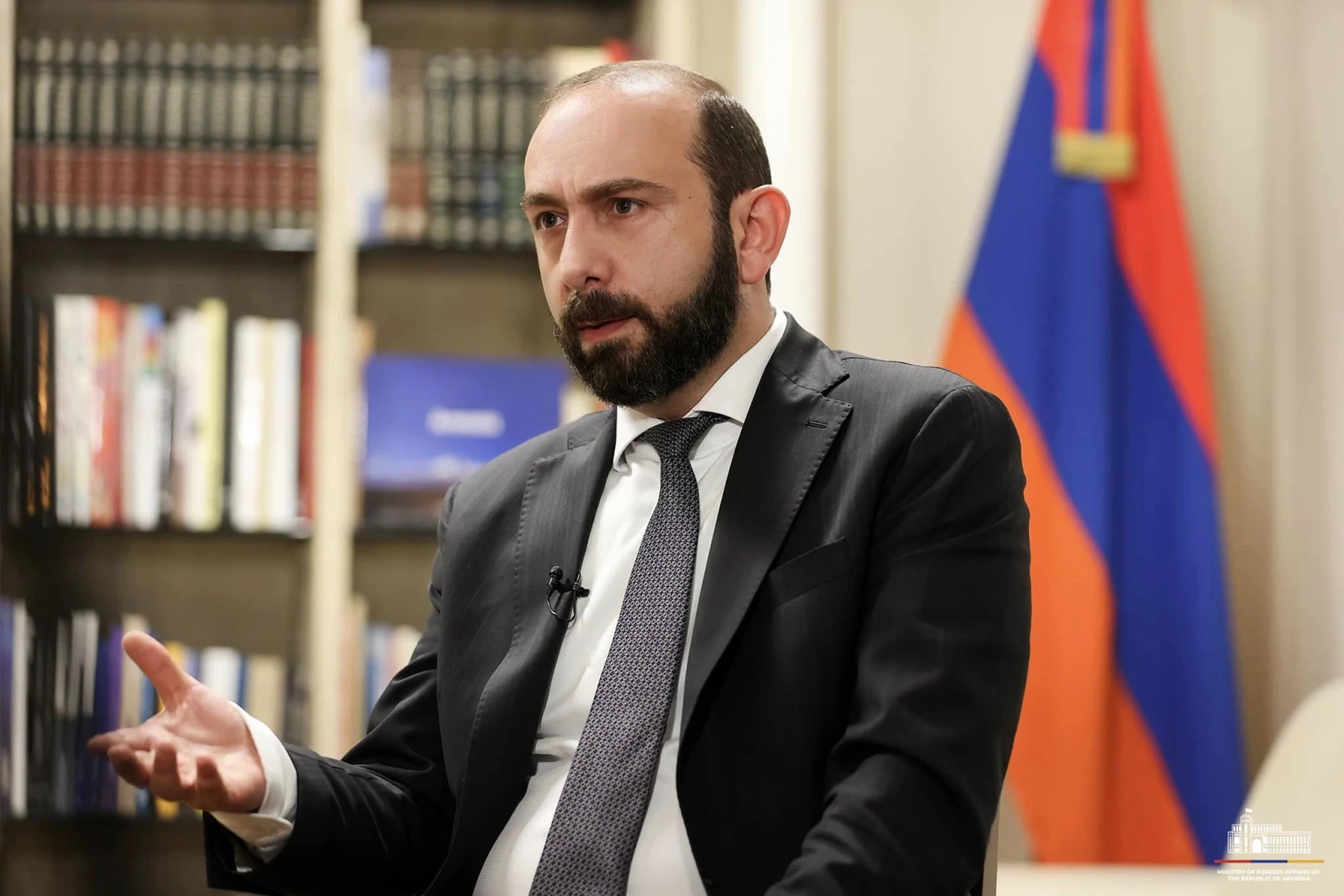 Արարատ Միրզոյանի աղջիկը Նիդերլանդներում բուհ է ընդունվել, դեսպանատան աշխատողների համար գործ է բացվել. «Հրապարակ»