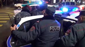 Ոստիկանները բերման են ենթարկել վարչապետի հրաժարականը պահանջող ցուցարարներից մի քանիսին