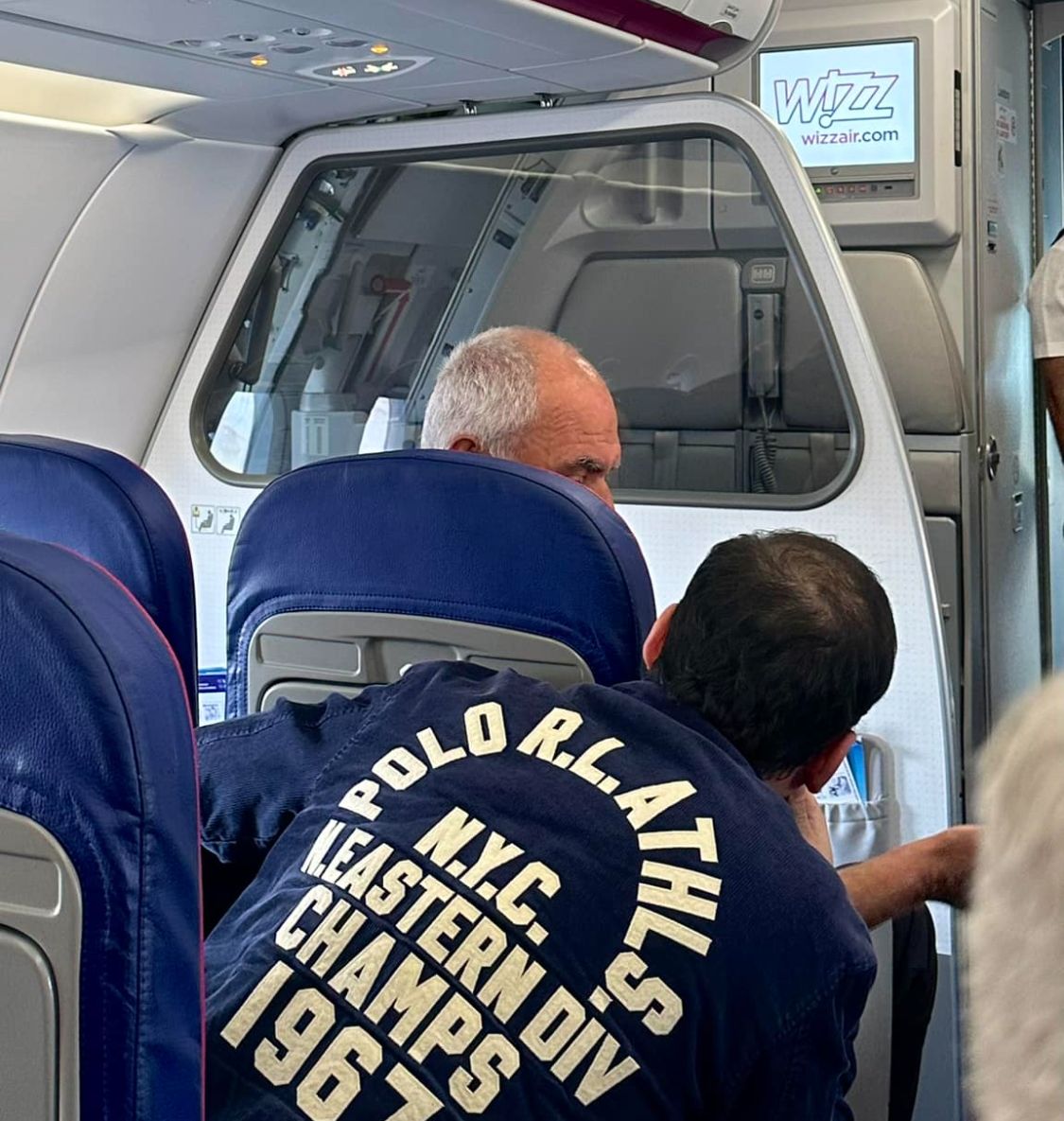 Ինքնաթիռում լարված իրավիճակ էր, միջամտեց քաղաքապետ Տիգրան Ավինյանը. Կամո Թովմասյանը մանրամասներ է ներկայացրել WizzAir-ի թռիչքից