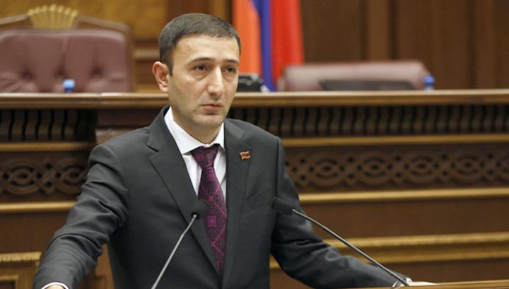 Բաբկեն Թունյանը բնիկ երևանցիներին հրավիրում է ԱԺ՝ գույքահարկի թեման քննարկելու