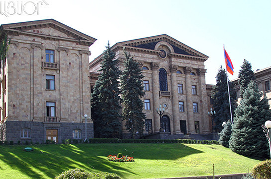 Դատավորների բարեվարքության մասին նախագծերի փաթեթը դժվարությամբ, բայց ընդունվեց