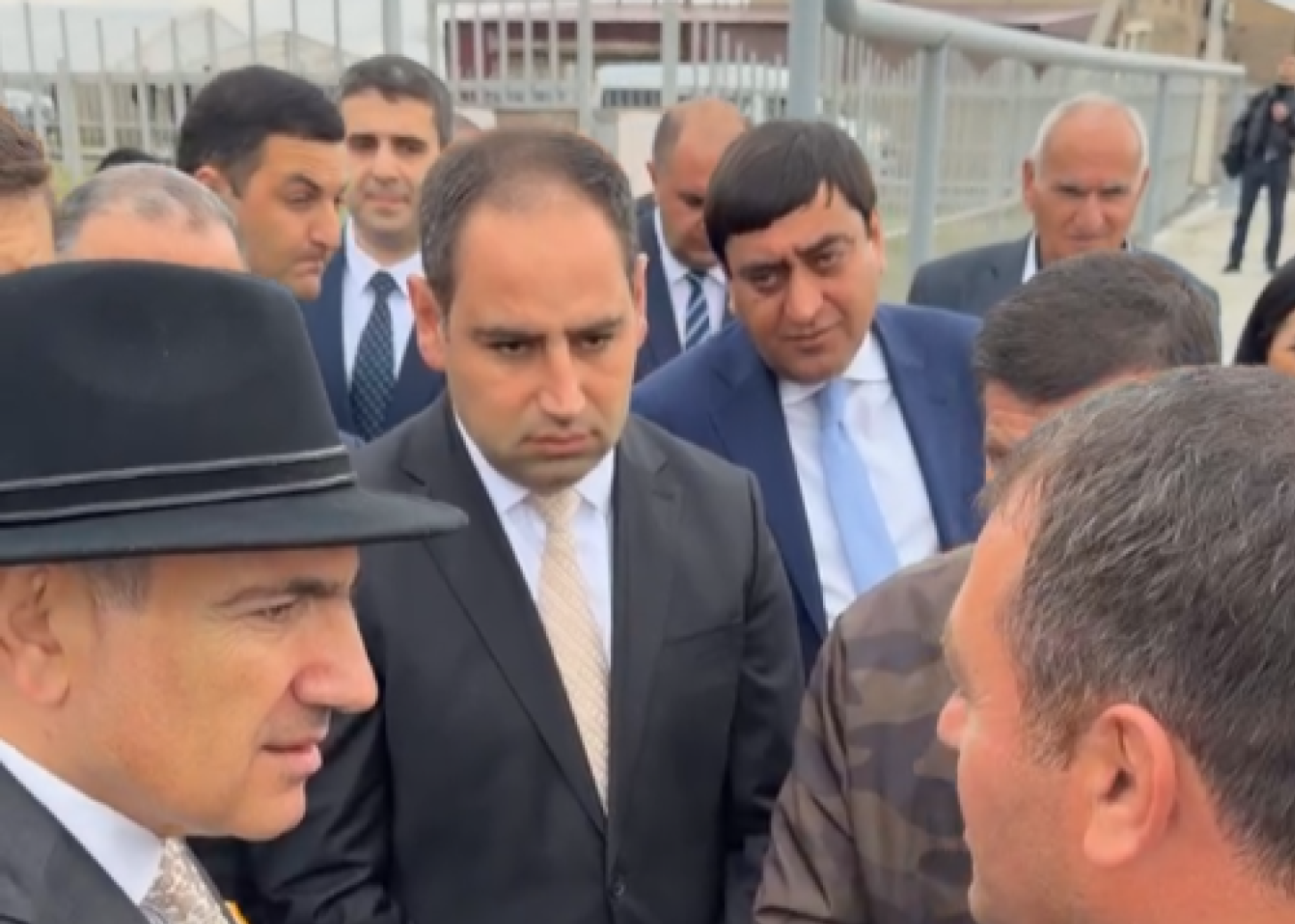«Որ ասում եք ոտքդ գազից չվերցնես՝ վերջը «պավարոտ» կա», «Ինչի՞, Պուտինի մոտ լավ էլ գազ տվեցիր». Փաշինյանի ու մեծամորցու զրույցը