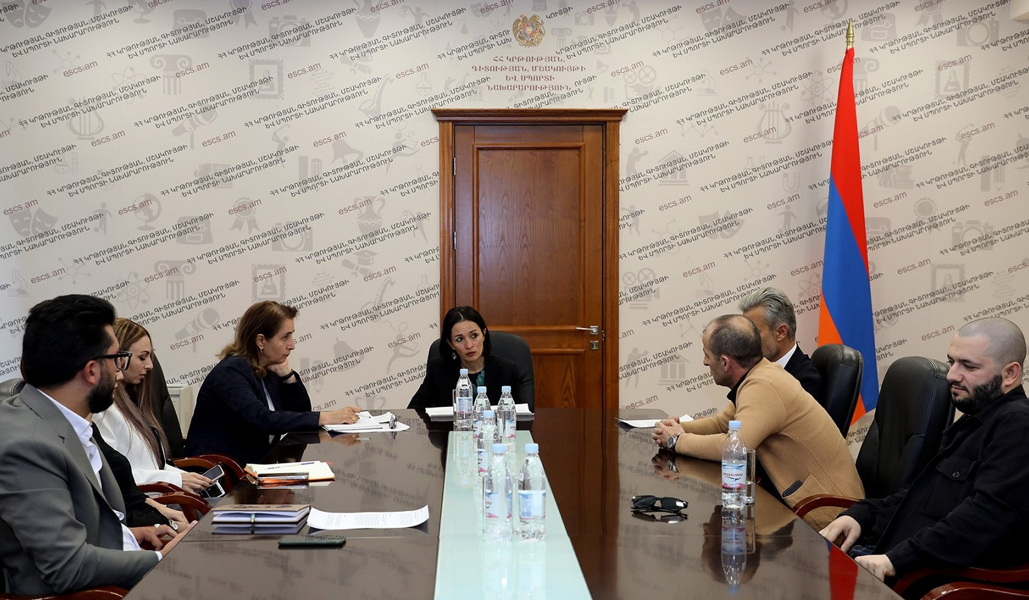 Ժաննա Անդրեասյանը հանդիպել է Գրքի երևանյան միջազգային փառատոնի գրական մրցույթի մրցանակակիրների հետ