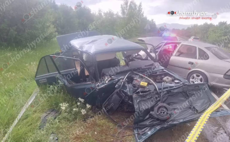 Ապարանում բախվել են «ՎԱԶ 2107»-ը և «Opel»-ը․ կան վիրավորներ