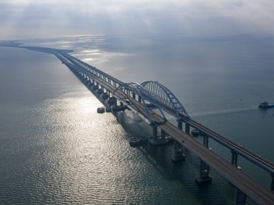 Առավոտյան Ղրիմի կամրջով երթևեկությունը դադարեցվել էր. ավելի քան 200 մեքենա սպասում է անցնելու