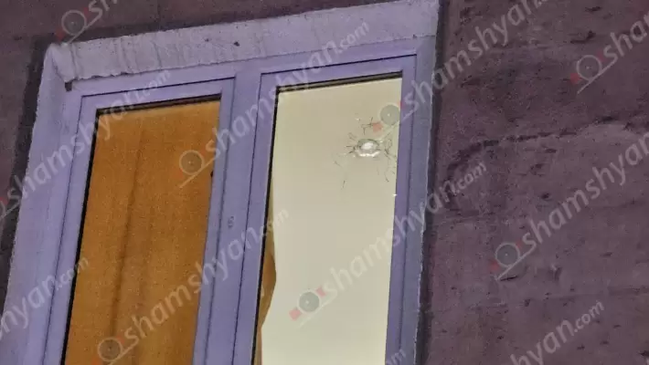 Կրակոցներ Երևանում. բնակելի շենքի պատուհանի ապակու վրա հայտնաբերվել է կրակոցի հետք. ըստ հարևանների՝ հնչել է 5 կրակոց