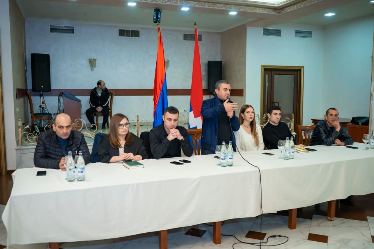 Արտաշատում «Հայաստան» խմբակցության պատգամավորները քննարկել են առկա ճգնաժամը հաղթահարելու ուղիները