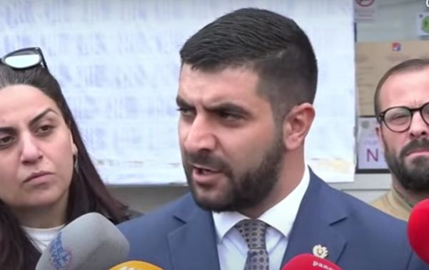 Հարություն Մկրտչյանը քվեարկում է