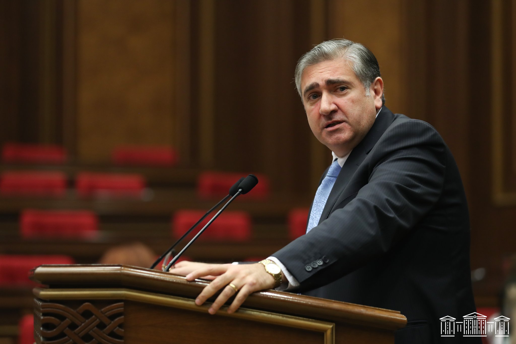 Գեղամ Նազարյանի դրսեւորած դիրքորոշման վերաբերյալ հարցը պետք է քննարկվի խմբակցությունում եւ գանք որոշման.Արթուր Խաչատրյան