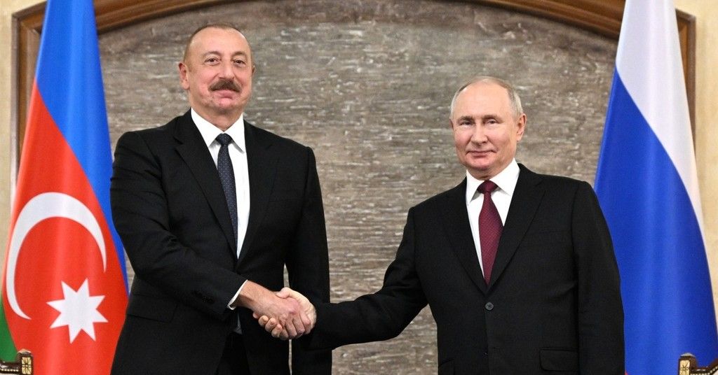 Путин встретился с Алиевым в Бишкеке