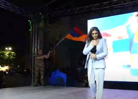 Այս պահին Ազատության հրապարակում է Նունե Եսայանը (տեսանյութ)
