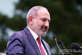 Փաշինյանը բուկլետ է բաժանում. ուղիղ