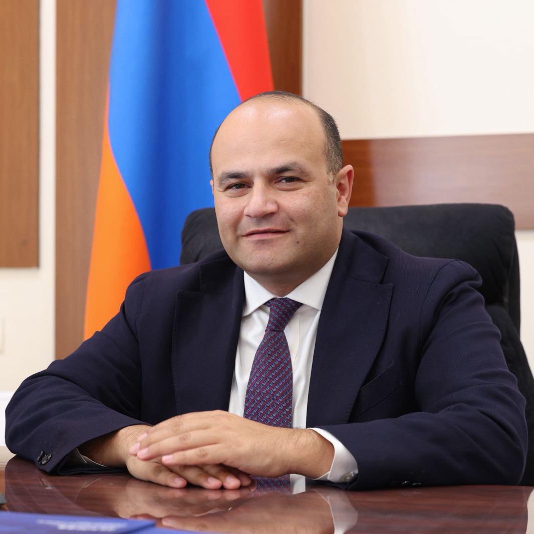 Գիշերը թմրանյութ և ապօրինի զենք պահելու կասկածանքով բերման է ենթարկել Նարեկ Մկրտչյանի եղբայրը՝ Մկրտիչ Մկրտչյանը