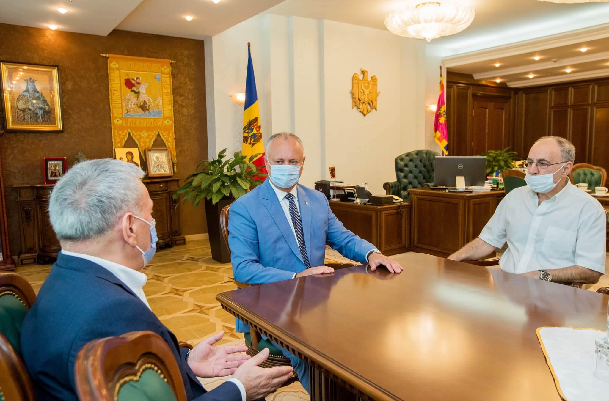 Президент Молдовы встретился с представителями армянской и азербайджанской общин страны  