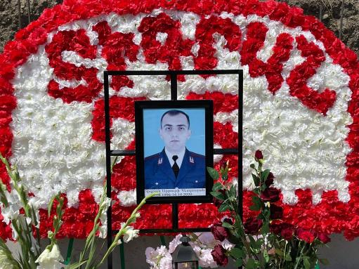 Այսօր 44-օրյա պատերազմում զոհված ոստիկանության ծառայող Տիգրան Պետրոսյանի ծննդյան օրն է