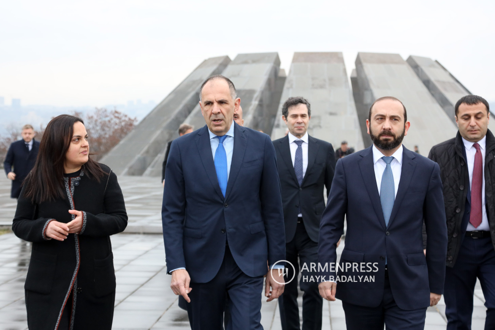 Министр иностранных дел Греции посетил Мемориал Геноцида армян