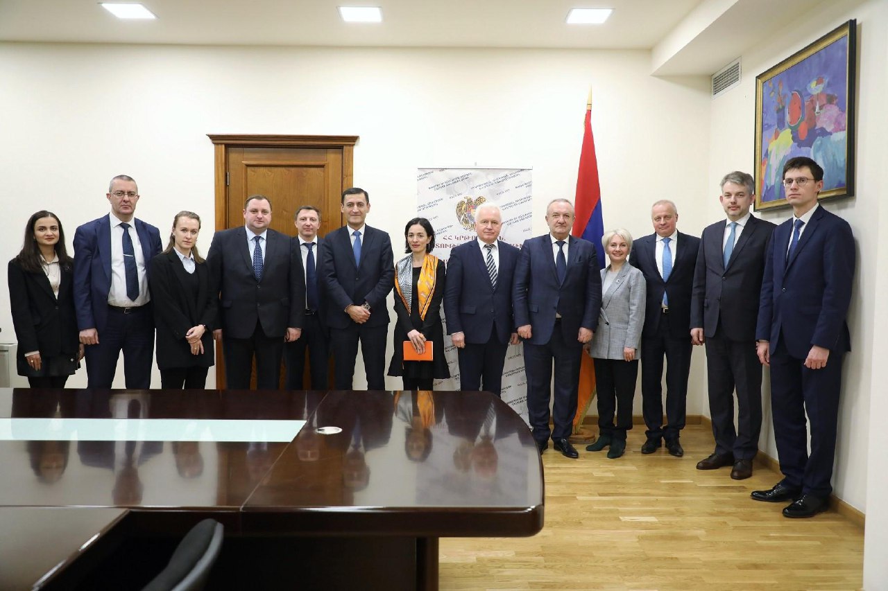 Армянская сторона придает важность развитию русского языка в Армении: министр