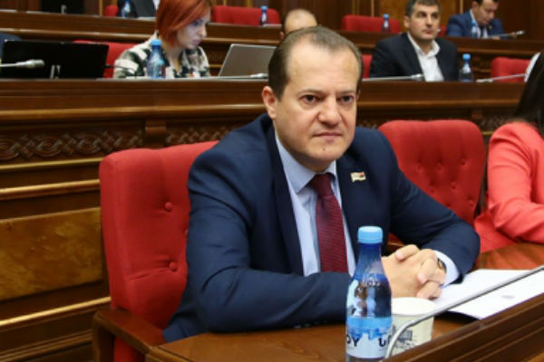 Իշխանության ձեռագիրն է դառնում խայտառակ որոշումներ կայացնելը,ապա հերոսաբար դրանք վերացնելը. Խաչատրյան