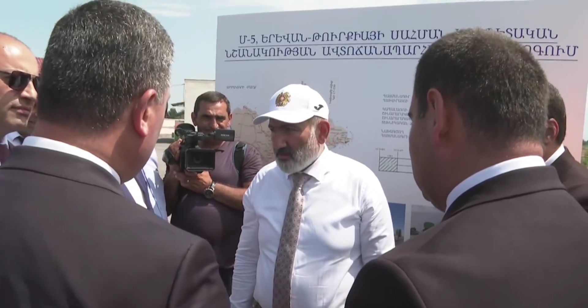 Երևան-Արմավիր-ՀՀ սահման միջպետական նշանակության ավտոճանապարհի 5,62 կմ աջակողմյան և ձախակողմյան հատվածները հիմնանորոգվում են. Փաշինյան
