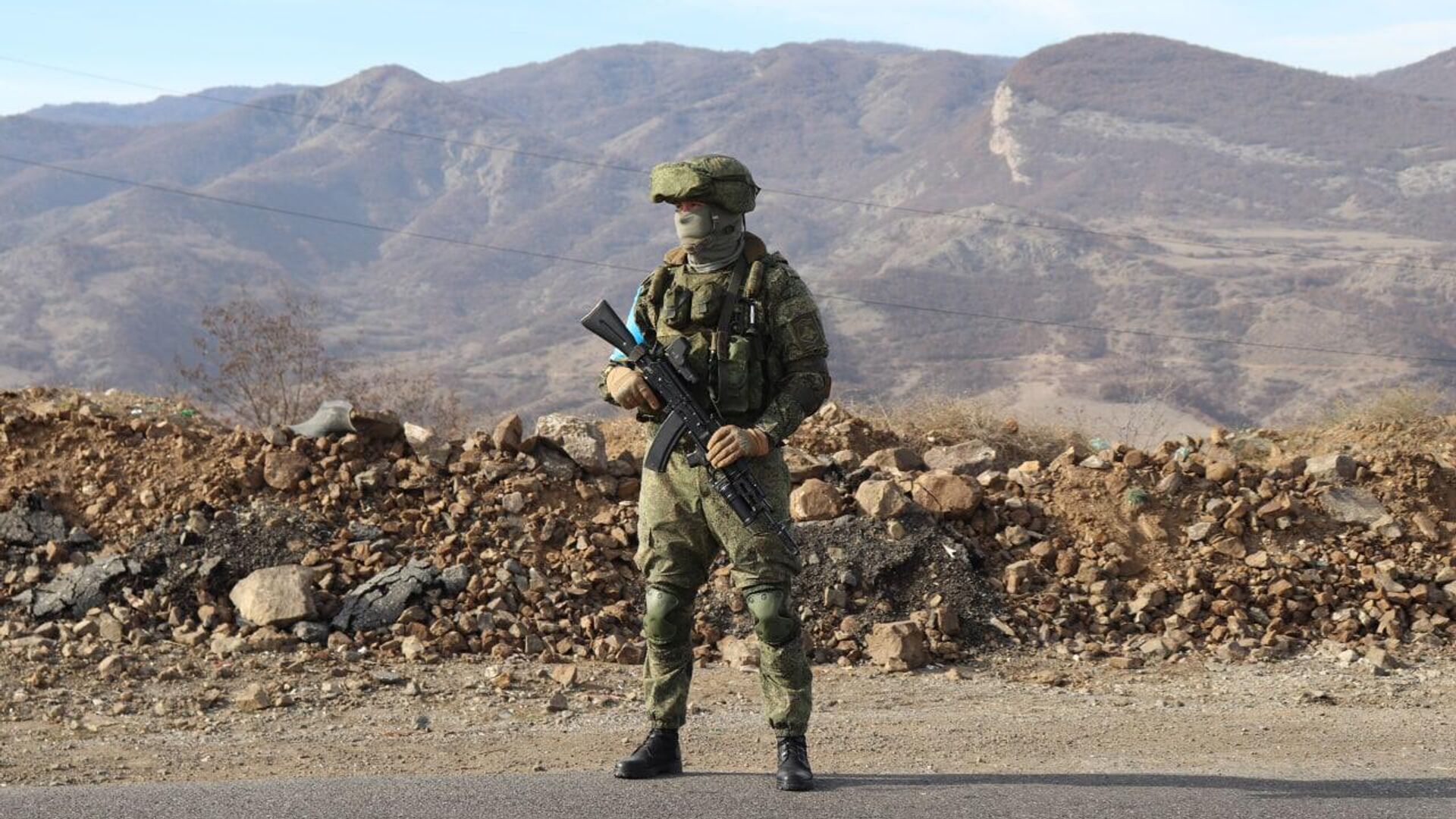 Вооруженными формированиями Карабаха продолжена сдача вооружения и военной техники под контролем российских миротворцев" МО РФ