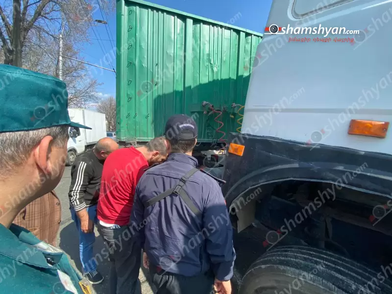 Երևանում MAN բեռնատարը Իսակովի պողոտայում բախվել է բետոնե արգելապատնեշին․ ճանապարհը երկկողմանի փակվել է